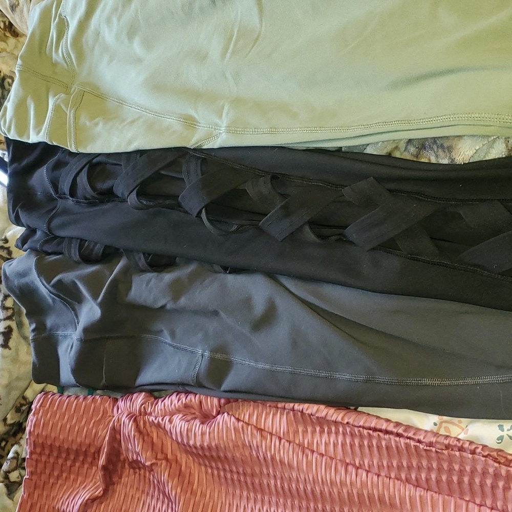 Various sizes and brands. 6 pairs of leggings.